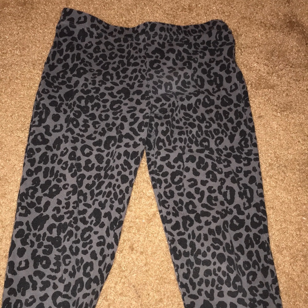 Gray cheetah print leggings